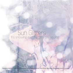 escuchar en línea Sun Glitters - Its Snowing And The Girls Are Singing