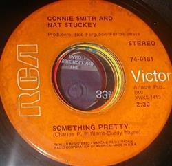 lytte på nettet Connie Smith And Nat Stuckey - Something Pretty Young Love