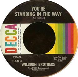 écouter en ligne Wilburn Brothers - Youre Standing In The Way
