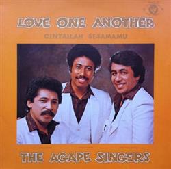 ouvir online The Agape Singers - Love One Another