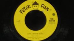 lytte på nettet Peter Pan Players And Orchestra - Little White Duck She Wore A Yellow Ribbon
