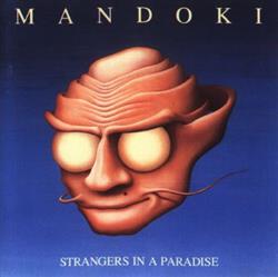 lytte på nettet Mandoki - Strangers In A Paradise