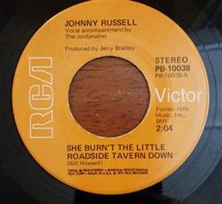 lytte på nettet Johnny Russell - She Burnt The Little Roadside Tavern Down